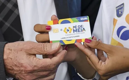 
          Imagem ilustrativa da imagem Lula anuncia parcela do Pé-de-Meia e ampliação do Farmácia Popular
          