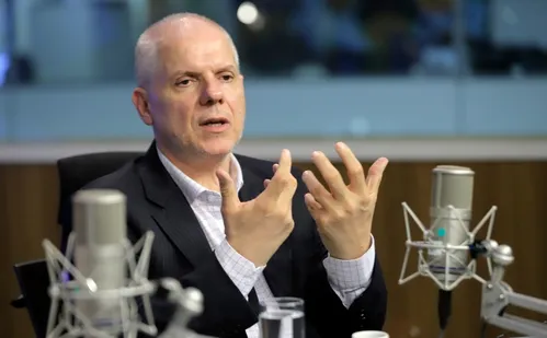 
          Imagem ilustrativa da imagem Presidente do INSS pede demissão após ordem de Lula em meio a operação da PF e CGU
          