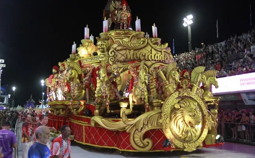 
          Imagem ilustrativa da imagem MUG emociona com homenagem a São Jorge
          