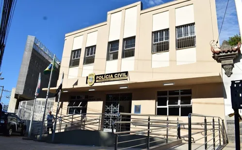 
          Imagem ilustrativa da imagem Mãe agride filha e posta vídeo em rede social
          