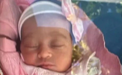 
          Imagem ilustrativa da imagem Polícia encontra o corpo de bebê desaparecida em AL na casa da família
          