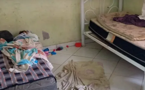 
          Imagem ilustrativa da imagem Mãe é detida por maus tratos a sete crianças em Cariacica
          