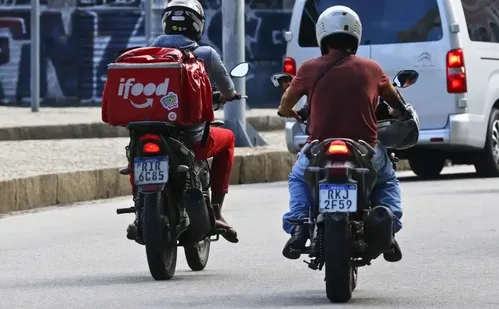 
          Imagem ilustrativa da imagem Mais de 32 milhões são autônomos informais ou trabalham sem carteira
          