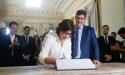 
          Imagem ilustrativa da imagem “Manuca encontra uma casa arrumada”, diz Priscila Krause na posse de secretário
          