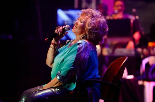 
          Imagem ilustrativa da imagem Marco Zero será tomado pelo samba na noite deste domingo de Carnaval
          