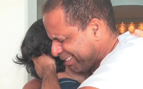 
          Imagem ilustrativa da imagem Marido de Nabila: “Perdi o grande amor da minha vida e não sei como será agora”
          