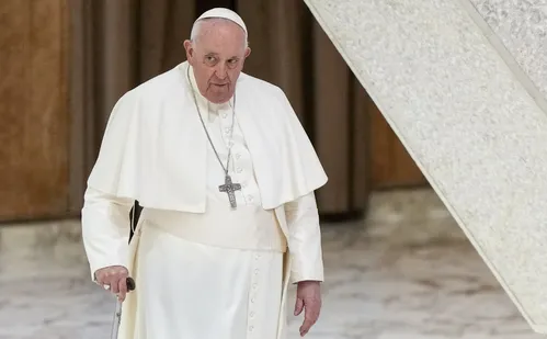 
          Imagem ilustrativa da imagem Médicos explicam o que é a infecção que afeta o Papa
          