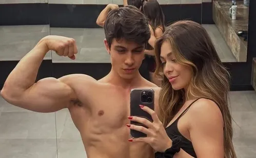 
          Imagem ilustrativa da imagem Melody confirma fim de namoro com fisiculturista após um mês
          