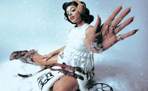 
          Imagem ilustrativa da imagem Menina Veneno, fenômeno da internet: “Nunca duvidei da minha capacidade”
          