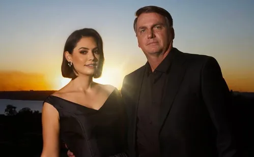 
          Imagem ilustrativa da imagem Michelle provoca 'supremo poderoso' sobre prisão de Bolsonaro
          