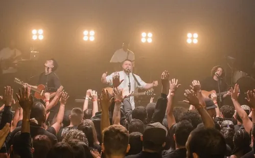 
          Imagem ilustrativa da imagem Ministério Cultura do Céu lança “Beija-me com Tua Glória”
          