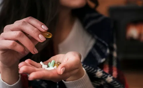 
          Imagem ilustrativa da imagem Misturar medicamentos pode ser perigoso. Veja os riscos de algumas interações
          