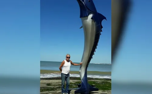 
          Imagem ilustrativa da imagem Morre o artista criador do Marlim e os Guarás, ícones turísticos de Guarapari
          