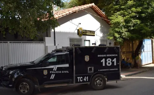 
          Imagem ilustrativa da imagem Motociclista morre em colisão com retroescavadeira na rodovia ES-360
          