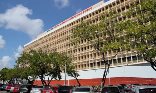 
          Imagem ilustrativa da imagem Motociclista é atropelado por caminhonete ao sair de padaria na Torre
          