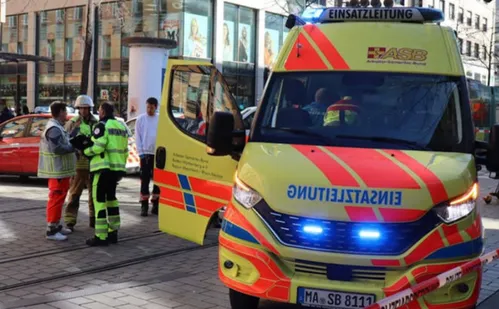 
          Imagem ilustrativa da imagem Motorista atropela multidão em cidade na Alemanha e mata duas pessoas
          