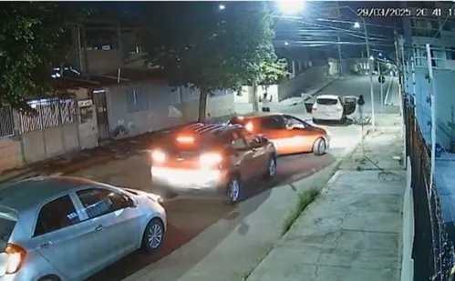 
          Imagem ilustrativa da imagem Motorista de aplicativo é rendido por criminosos com submetralhadora na Serra
          