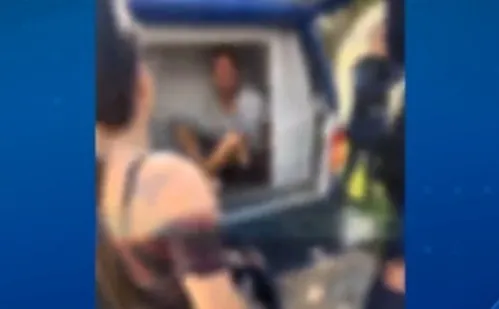 
          Imagem ilustrativa da imagem Mulher é furtada por amigo de infância e o ataca a facadas na Serra
          