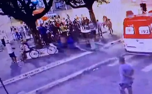 
          Imagem ilustrativa da imagem Mulher em situação de rua é esfaqueada em praça de Cariacica
          