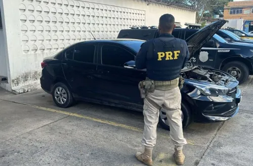 
          Imagem ilustrativa da imagem Mulher salva pela PRF minutos após ser sequestrada na BR-408, em São Lourenço
          