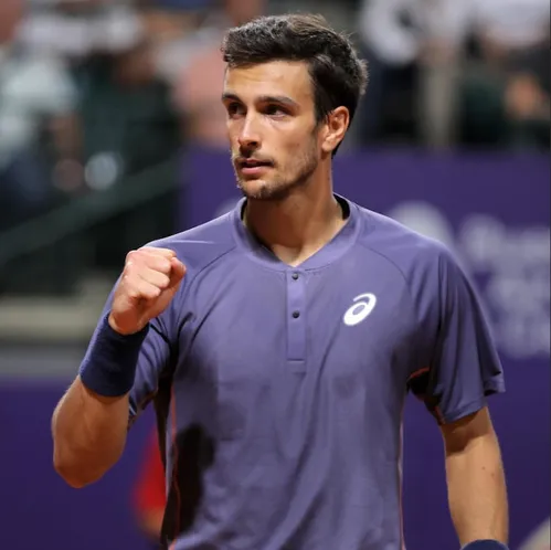 
          Imagem ilustrativa da imagem Musetti também desiste do Rio Open e é 2ª estrela anunciada pelo torneio a se retirar
          