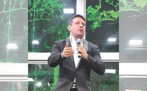 
          Imagem ilustrativa da imagem Música e oração com Davidson Silva e padre Hadeleon
          