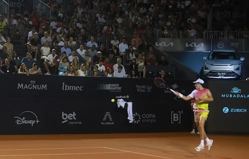 
          Imagem ilustrativa da imagem ‘Não consegui enfrentar o nervosismo e o medo’, diz João Fonseca após eliminação
          