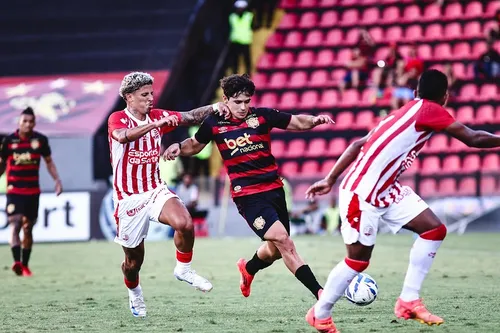 
          Imagem ilustrativa da imagem Náutico humilha Sport com gol de copa do mundo e quebra tabu na Ilha do Retiro
          