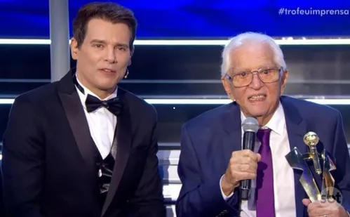 
          Imagem ilustrativa da imagem "No dia que a 'Praça' acabar eu vou junto", diz Carlos Alberto de Nóbrega
          