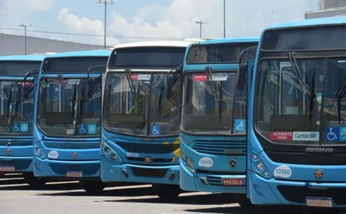 
          Imagem ilustrativa da imagem Rodoviários aceitam proposta de reajuste e cancelam greve de ônibus
          