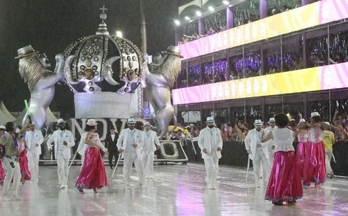 
          Imagem ilustrativa da imagem Novo Império revive a boemia capixaba na avenida do samba
          