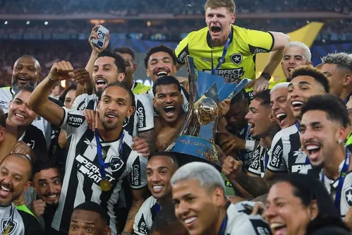 
          Imagem ilustrativa da imagem Novo modelo de transmissão e mudanças na arbitragem regem o Brasileirão 2025
          