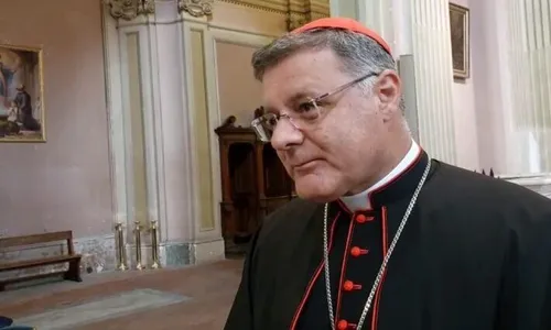 
          Imagem ilustrativa da imagem Novo papa eleito deve ‘falar ao homem e à mulher de hoje’, diz cardeal
          