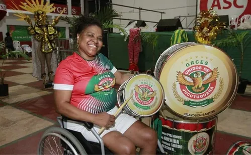 
          Imagem ilustrativa da imagem Histórias de amor e dedicação ao Carnaval
          