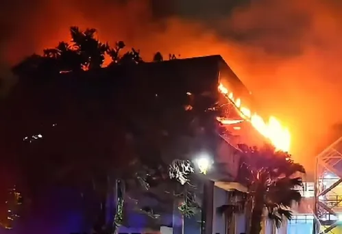 
          Imagem ilustrativa da imagem O que se sabe sobre incêndio em teatro da PUC-PR
          