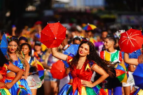 
          Imagem ilustrativa da imagem O sábado será do Baile Municipal do Recife. Veja o que esperar da festa
          