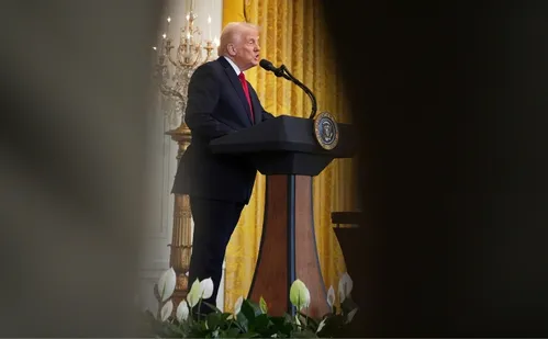 
          Imagem ilustrativa da imagem "Odeio dizer isso assim, mas vamos tomar a Groenlândia", diz Donald Trump
          