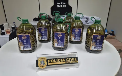 
          Imagem ilustrativa da imagem Operação apreende 4 mil litros de azeite adulterado no ES
          