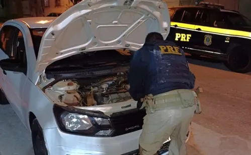 
          Imagem ilustrativa da imagem PRF recupera dois carros clonados no Sul do ES
          