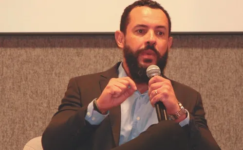 
          Imagem ilustrativa da imagem Pablo Lira: “Foi o dia do início da ruína da economia americana”
          