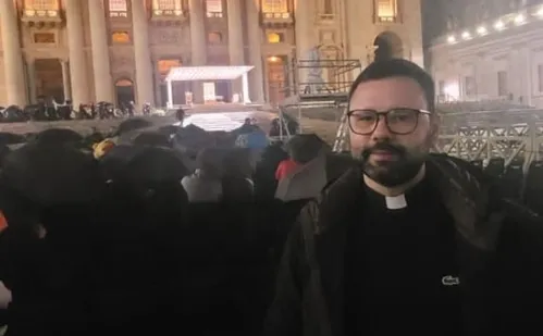 
          Imagem ilustrativa da imagem Padre capixaba participa de vigília no Vaticano em apoio ao Papa
          