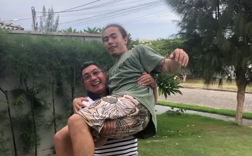 
          Imagem ilustrativa da imagem Pai de Whindersson Nunes diz que filho está 'melhorando'
          