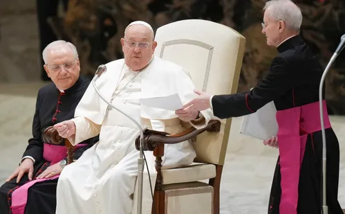 
          Imagem ilustrativa da imagem Papa Francisco tem ‘quadro clínico complexo’ e seguirá hospitalizado, diz Vaticano
          