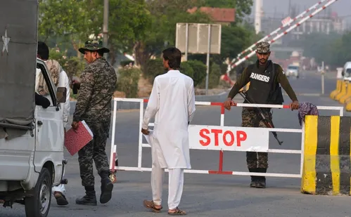 
          Imagem ilustrativa da imagem Paquistão afirma ter "informações confiáveis" que a Índia realizará ataque em breve
          