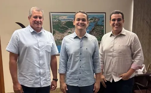 
          Imagem ilustrativa da imagem Pazolini convida Alexandre Ramalho para ser secretário em Vitória
          