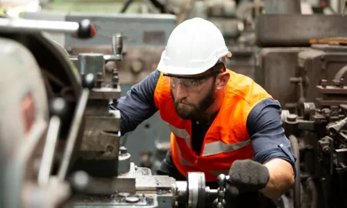 
          Imagem ilustrativa da imagem Pernambuco tem maior alta industrial do país em fevereiro, porém menor ante a 2025
          