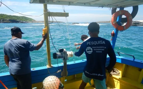 
          Imagem ilustrativa da imagem Pesca ilegal e falta de fiscalização ameaçam “tesouros” no mar
          