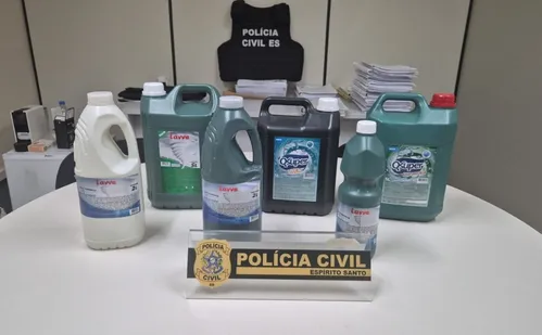 
          Imagem ilustrativa da imagem Polícia Civil apreende mais de 3 mil litros de produtos de limpeza irregulares
          