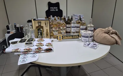 
          Imagem ilustrativa da imagem Polícia Civil apreende mais de 4 mil litros de cachaça em fábrica clandestina
          