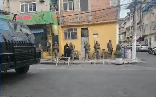 
          Imagem ilustrativa da imagem Polícia busca por traficantes capixabas em operação no Rio de Janeiro
          